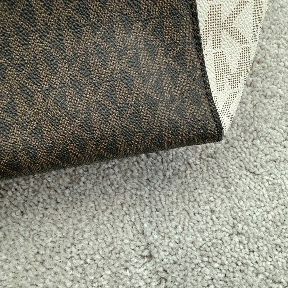 Michael Kors Voyager Large Signature Logo Tote Bag- Black and Brown - Picture 15 of 15